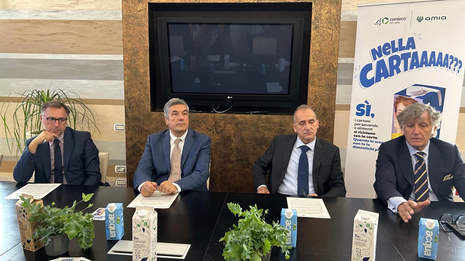 Da sx Roberto Di Molfetta Vice Direttore Generale Comieco, Presidente di AMIA Verona Roberto Bechis, Gianni Scalia Presidente Selecta, Lorenzo Poli, AD Cartiere Saci e presidente Assocarta